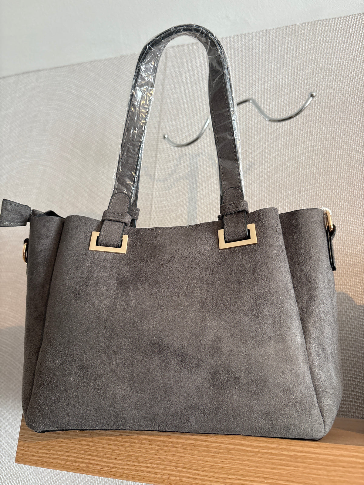Sac gris en suedine