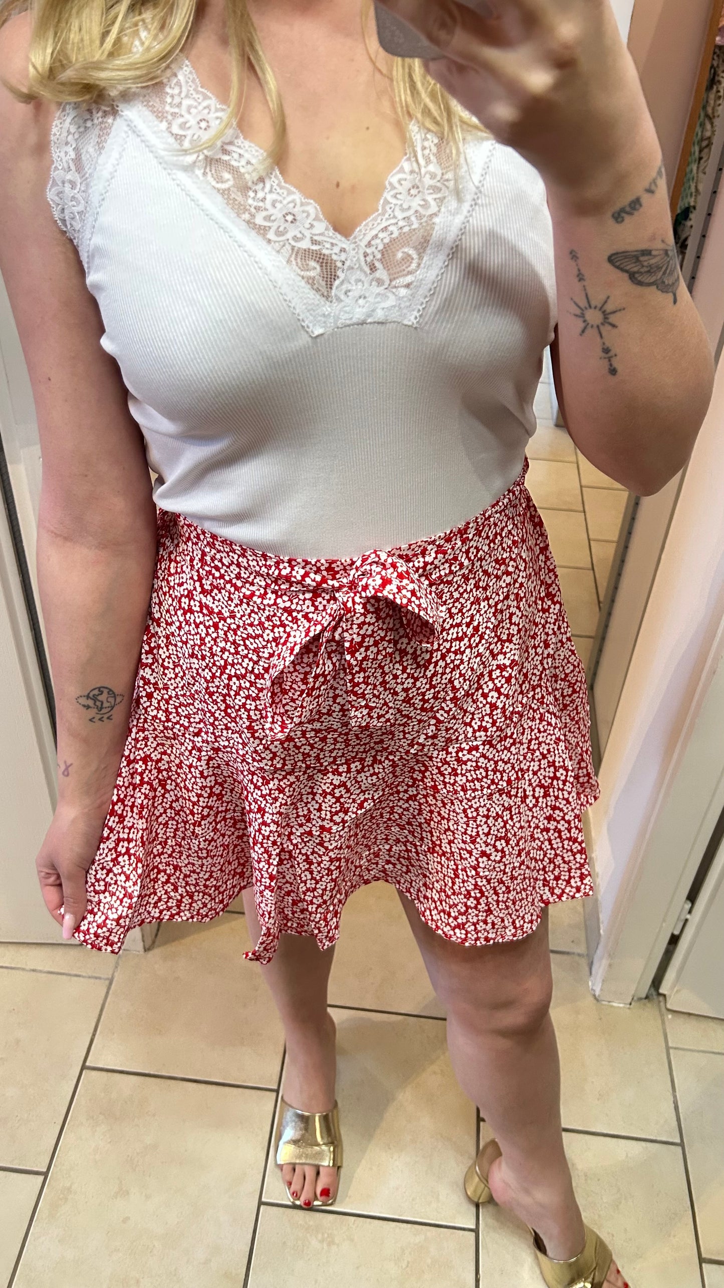 Jupe short à fleurs