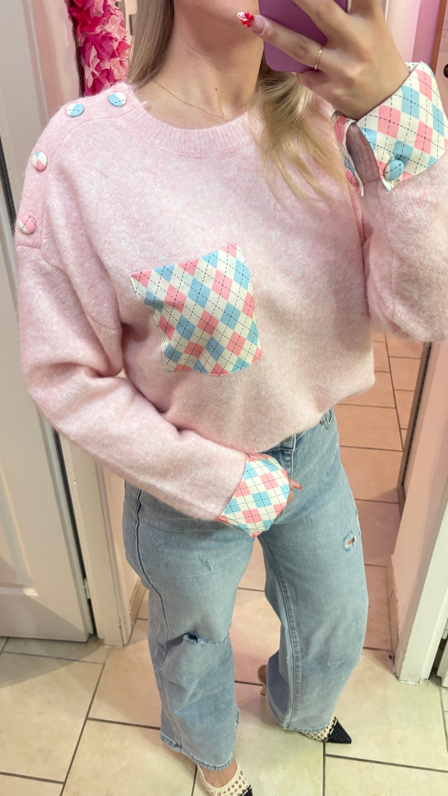 Pull rose à détails