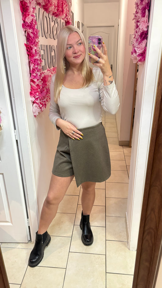 Jupe short taupe