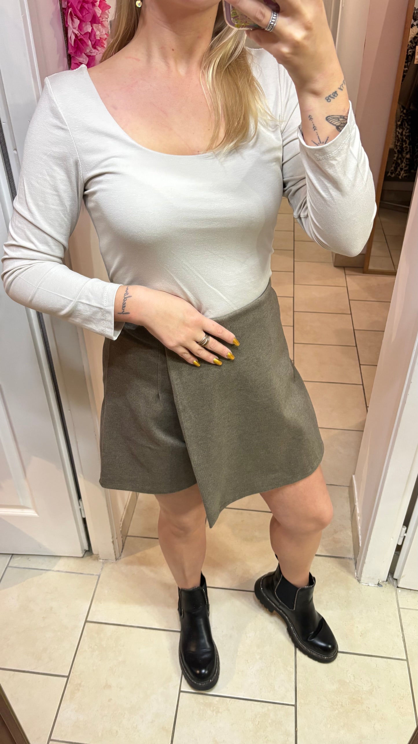 Jupe short taupe