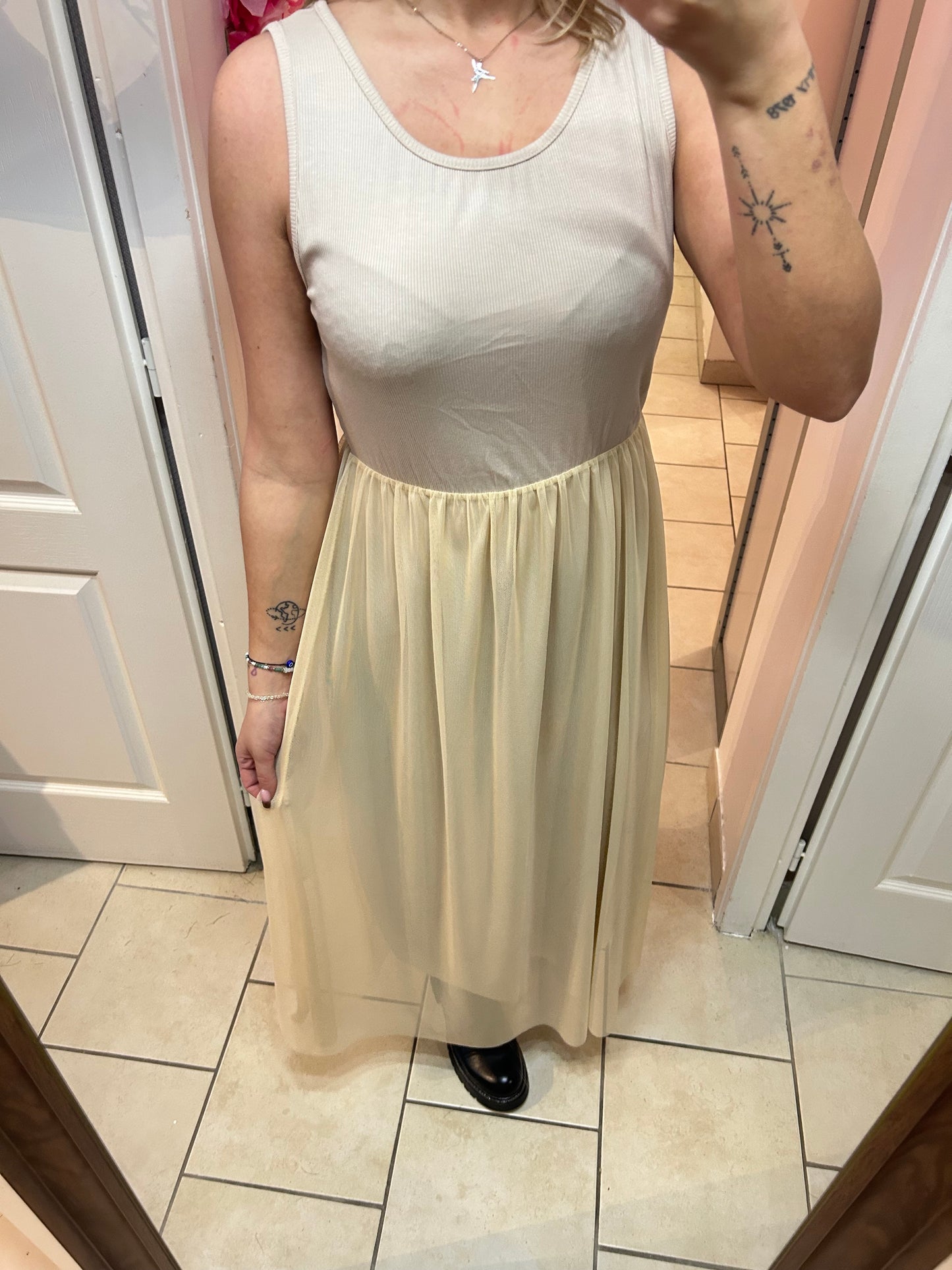 Fond de robe beige