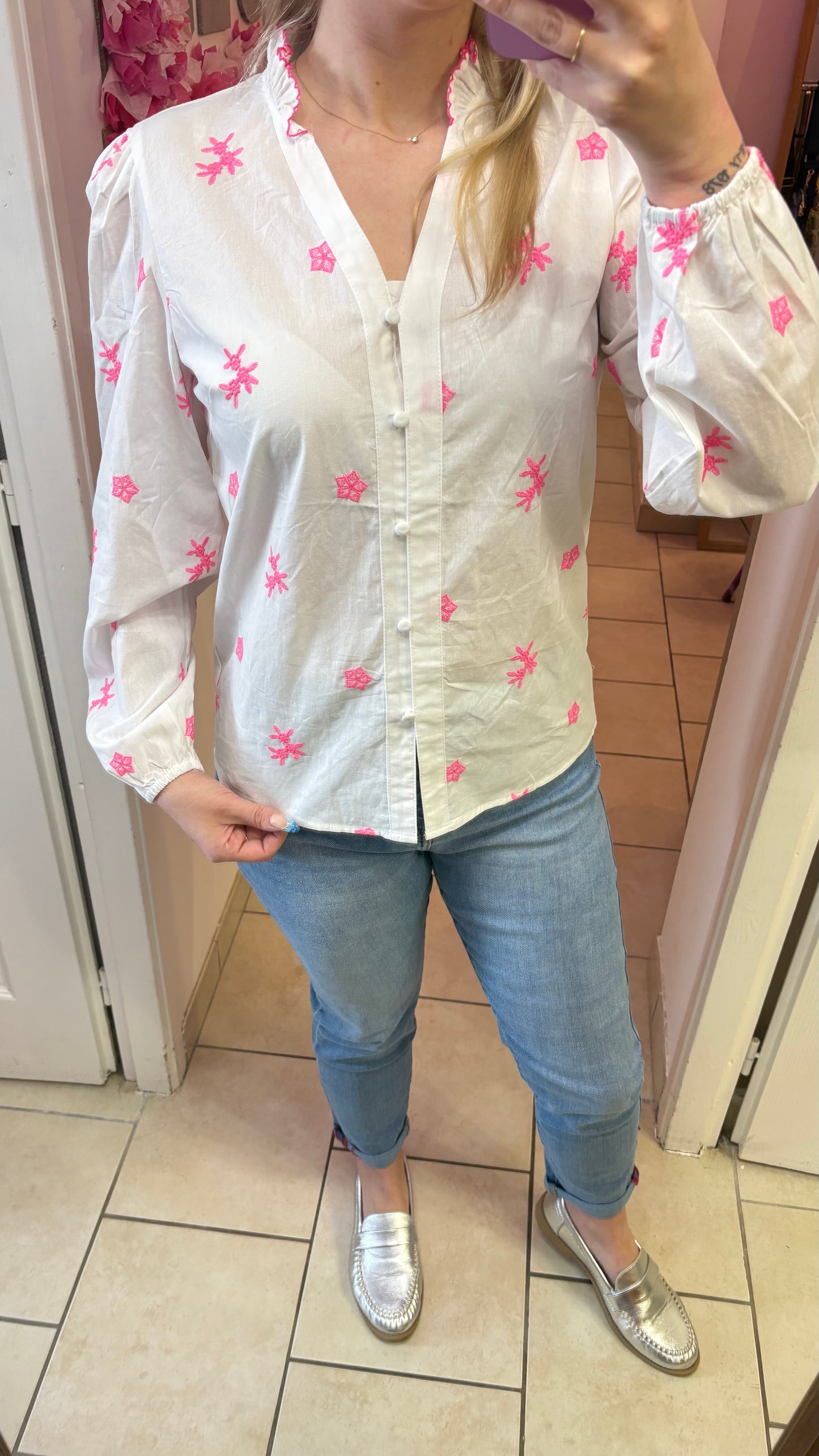 Blouse blanche et rose